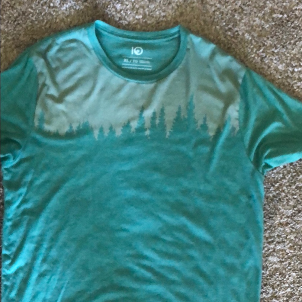 Men's t-shirt.
